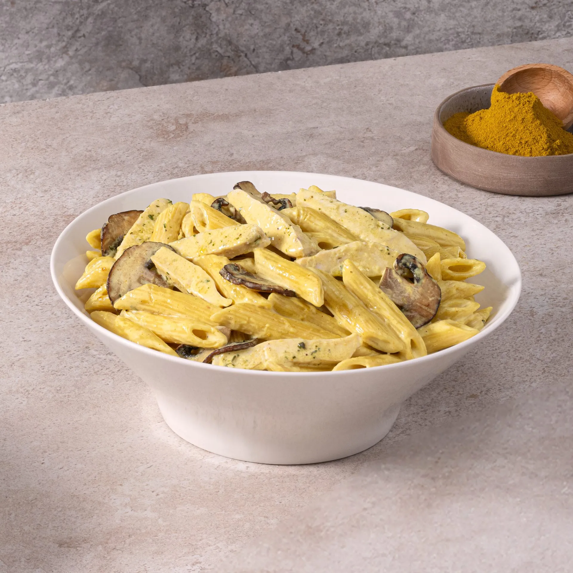 Köri Soslu Tavuklu Penne